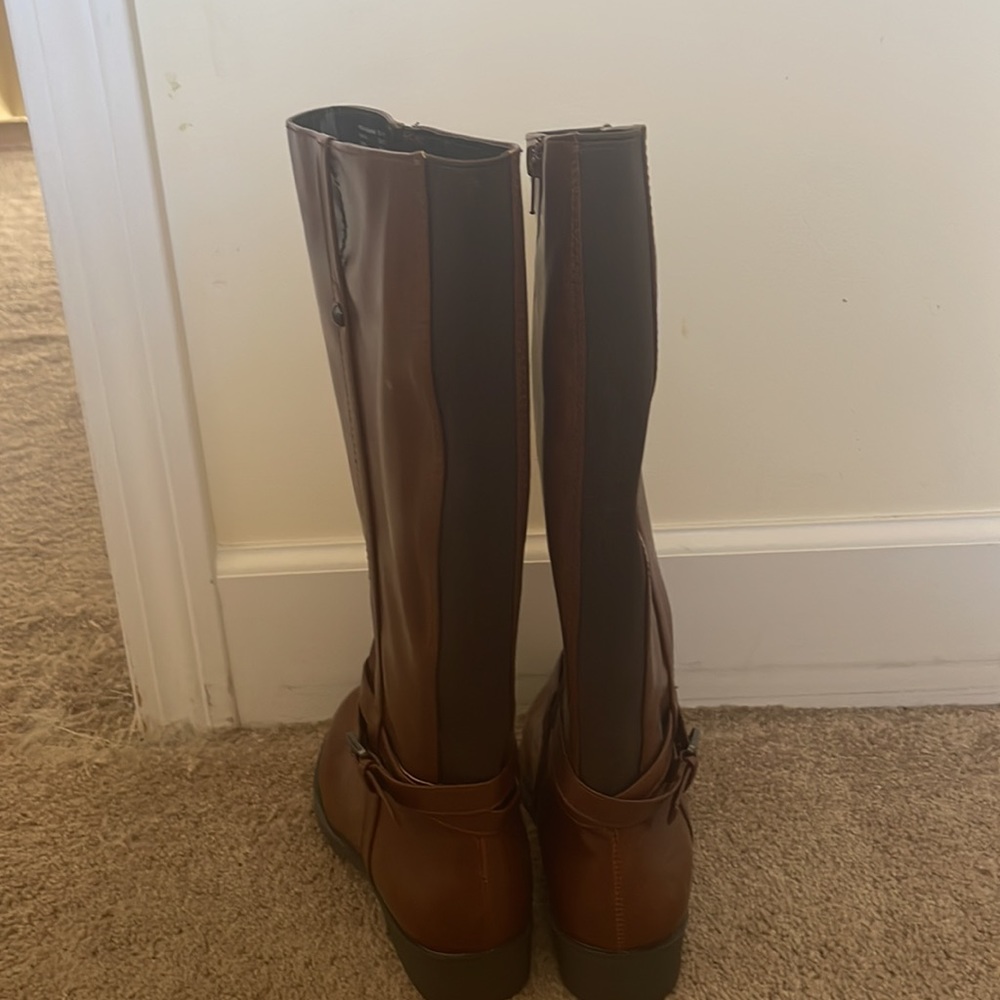 Boots - Picture 2 of 8